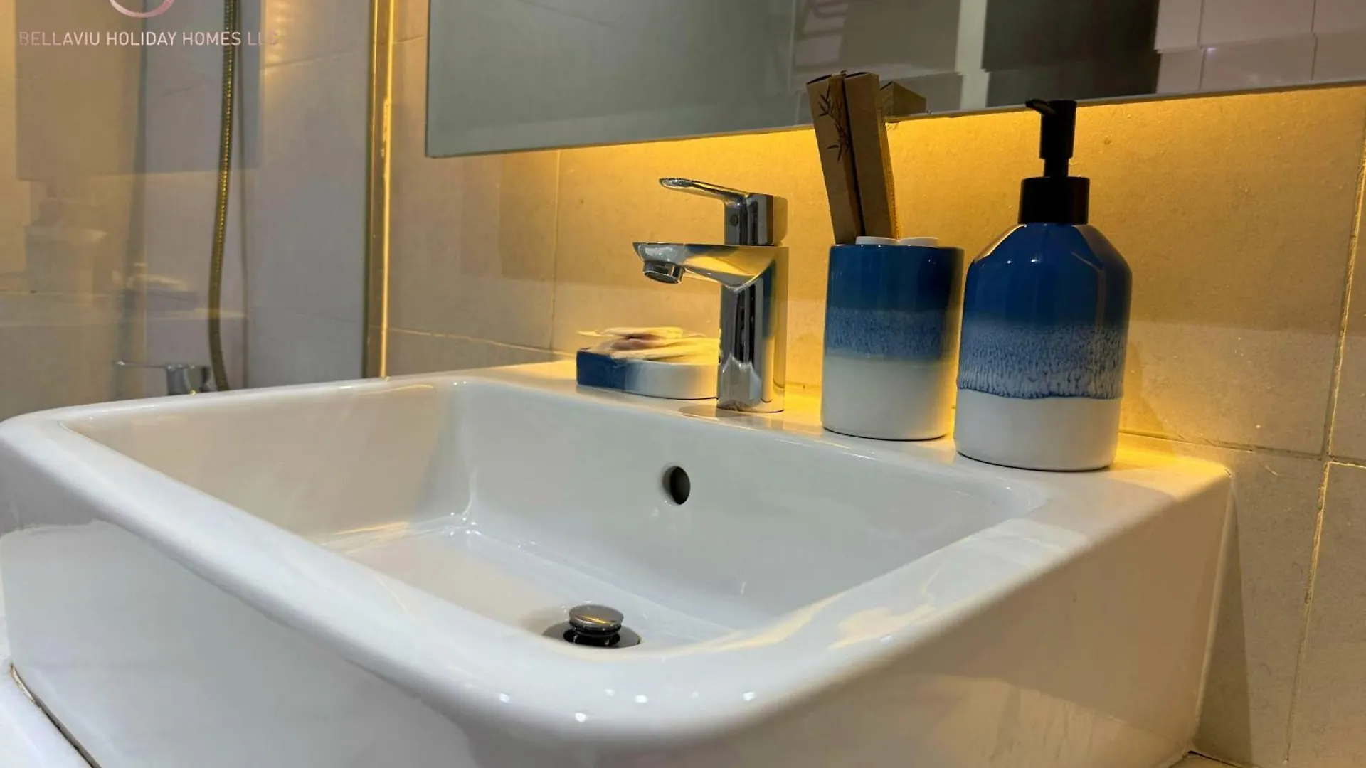 Canal-View Studio Business Bay Dubai Apartment