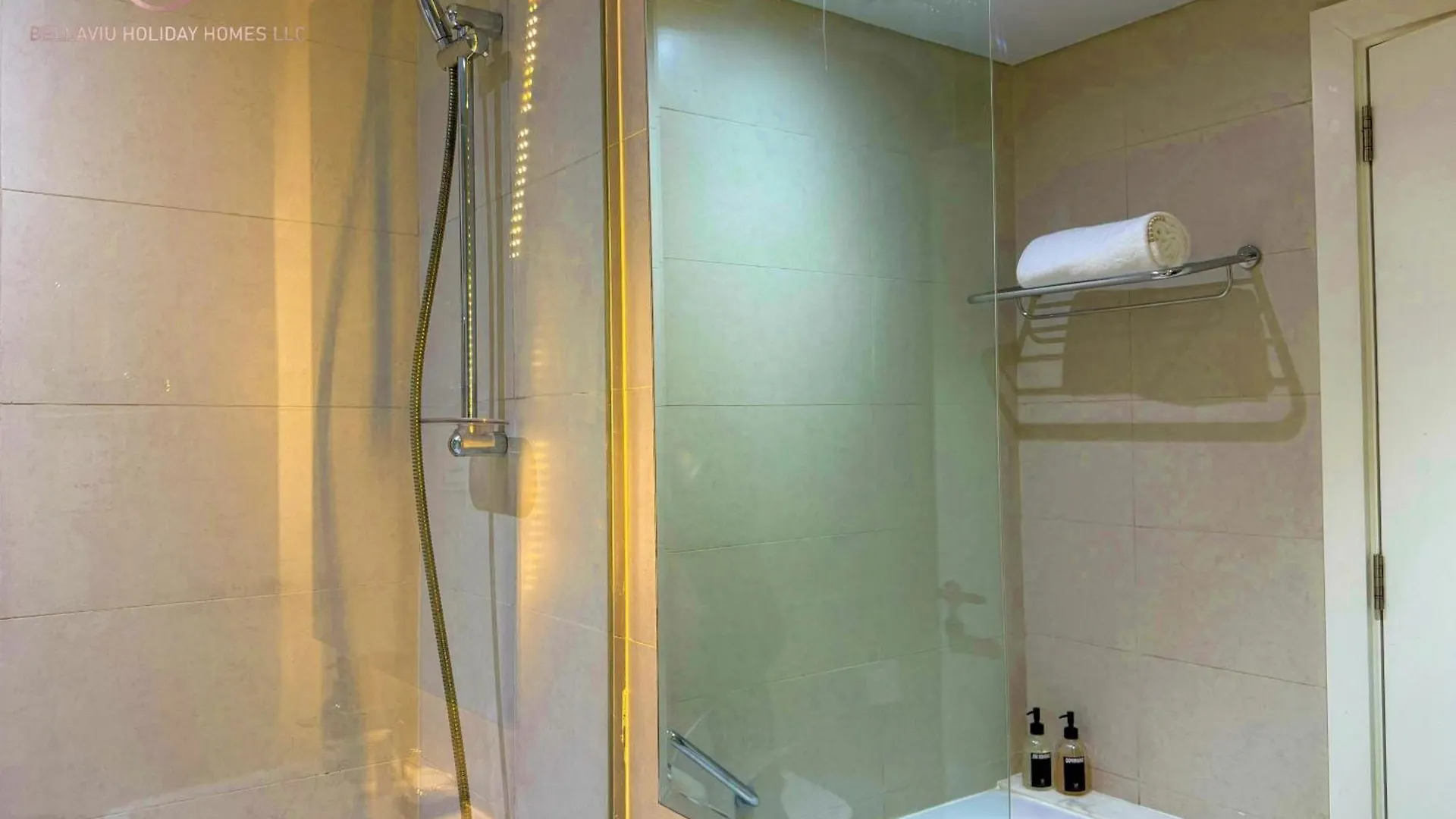 Canal-View Studio Business Bay Dubai