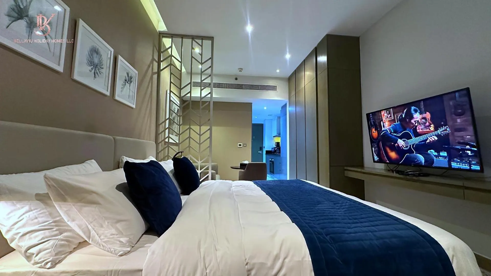 Canal-View Studio Business Bay Dubai Apartment